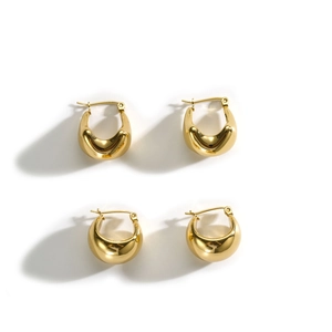 Fashionable golden hollow pea-shaped oval stainless steel earrings for women