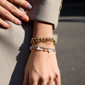Bracciale multistrato in acciaio inossidabile placcato oro 18K con perle e zirconi