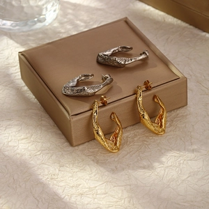 Boucles D'oreilles Créoles En Acier Inoxydable Irrégulières En Forme De C Plaqué Or 18K Texture De Lave Pour Femmes