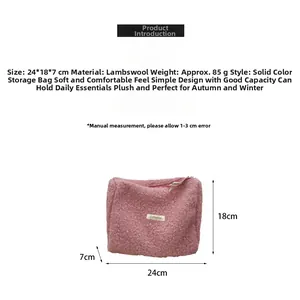 Details van roze fleece make-uptas met afmetingen 24x18x7cm en lichtgewicht ontwerp