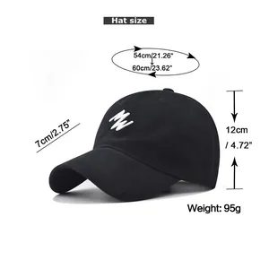 Größentabelle für Baseballkappe mit 54-60cm Umfang und weißer Stickerei auf schwarzem Stoff