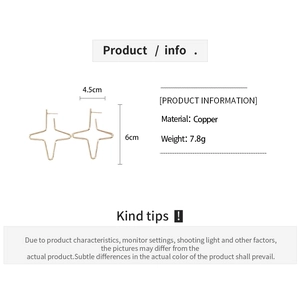 Detailed size chart of geometric star earrings in copper with dimensions and weight info