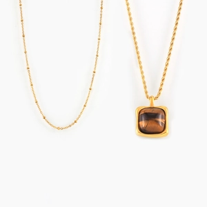 Collier double rang en acier titane doré avec pendentif carré en oeil de tigre