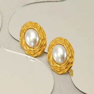 Macro shot of 18K gold-plated irregular pearl earrings with vintage rope texture details