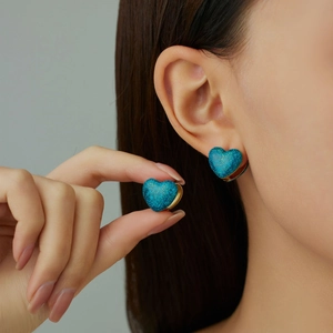 Peacock blue heart-shaped stainless steel earrings with sparkling glitter and gold plating