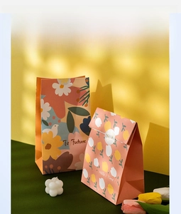 Close-up of floral gift bags in various sizes with warm tones and creative card head design