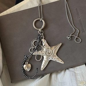 Silver wrinkled starfish flower pendant necklace with chic metallic heart and woven rope elements