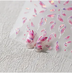 Macro di adesivi per unghie 3D con ali olografiche rosa e dettagli aurora modello M-27