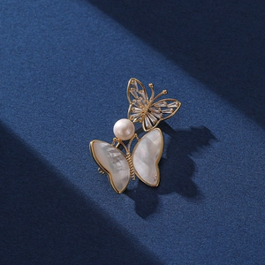 Double Butterfly Brooch Gold Plated Copper With Natural Mother Of Artificial Pearl And Zircon Elegant Fashion Shell Artificial Pearl Pin