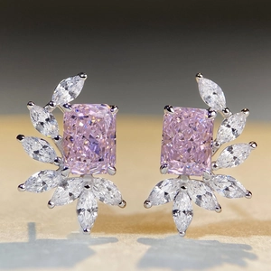 Orecchini in argento S925 con pietra rosa taglio radiant e accenti marquise