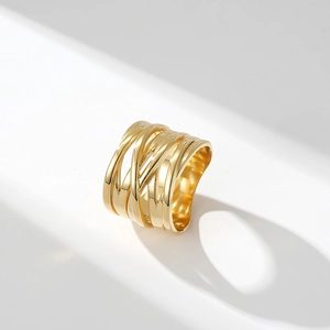 Anillo trenzado minimalista de acero inoxidable oro 18K con diseño de capas