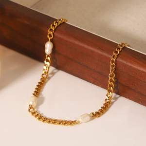 Elegant 18K gold stainless steel Cuban link bracelet with three white freshwater pearls