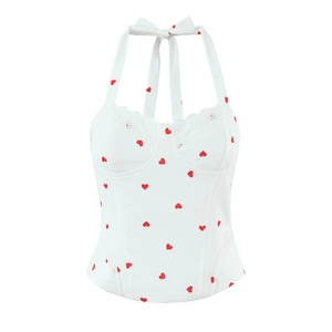 Top bianco a lupetto con stampa a cuori rossi e rifiniture in pizzo elegante