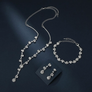 Elegant silver sunflower rhinestone jewelry set with necklace earrings and bracelet