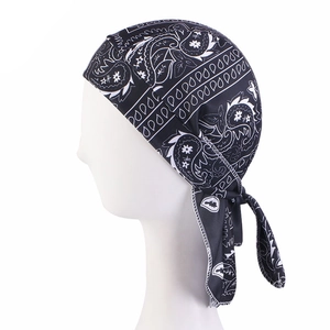Elastic paisley durag in black and white pattern for cycling and street fashion