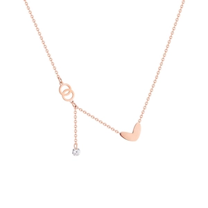 Elegante collana in oro rosa con cuore, doppio anello e ciondolo in zircone
