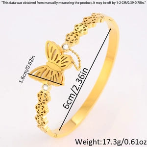 Detailansicht des goldenen Schmetterlingsarmreifs mit 6 cm Durchmesser und Maßen
