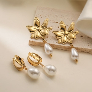 Orecchini A Goccia Con Perla Artificial In Acciaio Inossidabile Placcato Oro 18K Perla Artificial A Goccia Geometrica Fiore Elegante Retro Donne