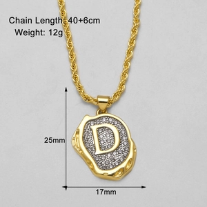 Detail des Buchstaben-D-Anhängers mit Zirkonia auf vergoldeter 40+6cm Kordelkette
