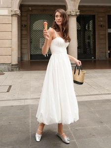Robe bain de soleil blanche en coton avec haut bustier et jupe bouffante en plein air