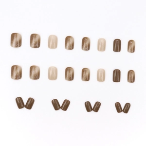 Short square press-on nails set in glitter beige and coffee brown gradient finish
