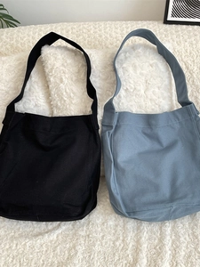 Borsa tote hobo minimalista in tela nera e blu ideale per shopping e pendolarismo