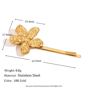 Detailed view of an 18K gold-plated stainless steel flower hair clip with dimensions