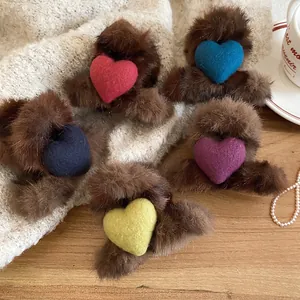 Pince À Cheveux En Peluche Avec Fausse Fourrure Et Décor Coeur En Feutre Automne Hiver Épingle À Cheveux Élégante Femme