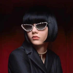 Luxurious cat-eye sunglasses with sparkling crystal frame and gradient lenses for women