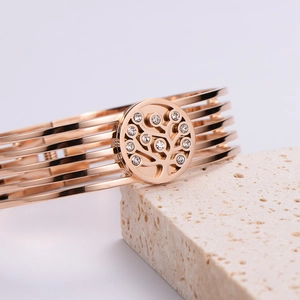 Elegant rose gold layered 304 stainless steel bracelet with tree of life crystal charm