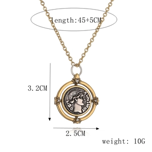 Détail du pendentif pièce romaine vintage avec dimensions 3,2 cm et poids de 10 g