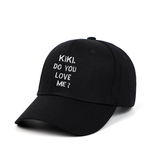 Casquette de baseball en coton noir avec broderie blanche KIKI DO YOU LOVE ME sur fond blanc