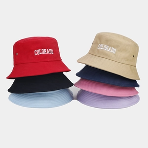 Cappelli a secchiello in cotone multicolore con ricamo Colorado e occhielli in metallo