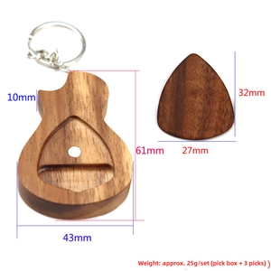 Detailansicht der Maße von Plektren-Box aus Holz und Plektren-Set mit Schlüsselring
