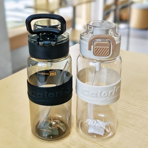 800ml minimalist plastic sports water bottles with straws and calorie markers on wooden table
