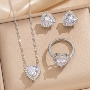 Parure luxe collier, boucles d'oreilles et bague en zircon cubique dans un coffret cadeau