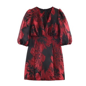 Robe Mini Fleurie En Jacquard Col En V Manches Bouffantes Rétro Élégante Rouge Noir Coupe Ajustée Femme Fête