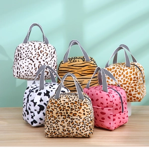 Assortiment de sacs à déjeuner isothermes aux motifs animaux avec texture en peluche