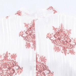 Abito lungo bohémien con stampa paisley, fili metallici e scollatura con lacci