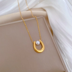 Minimalist gold titanium steel U-shaped horseshoe necklace with a white pearl pendant