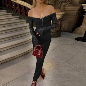 Robe de soirée élégante en dentelle noire à épaules dénudées et manches longues ajustées