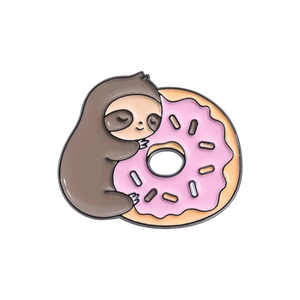 Pin's en émail paresseux avec un donut rose en métal poli pour décoration de vêtement