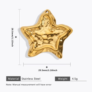 Gedetailleerde afmetingen van een gouden zeester hanger van roestvrij staal met gewicht