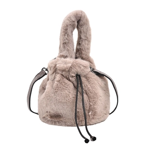 Sac seau chic en peluche kaki avec fermeture à cordon et bandoulière pour femme