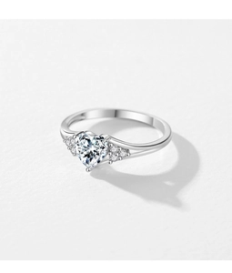Macro detail of S925 sterling silver ring featuring a heart-shaped zircon and side stones