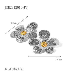 Detailed view of bicolor flower earrings with size specs and 18k gold petal texture