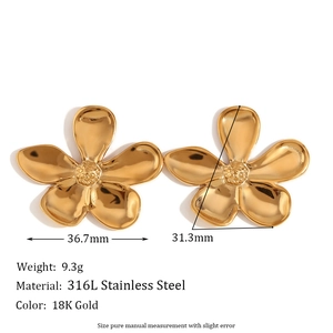 Polished 18K gold-plated stainless steel flower stud earrings with dimension measurements