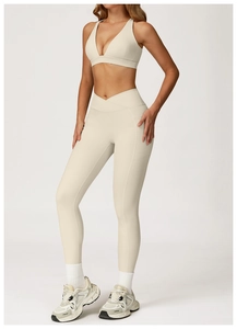 Detail of high waist yoga set with cross-over waistband and side pockets