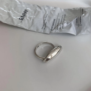 Minimalist S925 sterling silver pebble ring with smooth oval surface on white background