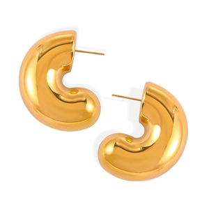 Polished 18K gold plated titanium steel C-shape cashew hoop earrings in minimalist style
